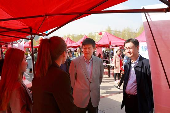 http://www.hamc.edu.cn/__local/3/EA/B5/D30CC7BB574F626A89ABE99B58B_60BBA38E_7A03.jpg