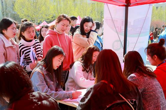 http://www.hamc.edu.cn/__local/7/11/B0/CEBED54404C68A86E6C4EA8F914_0985F7ED_9FFE.jpg