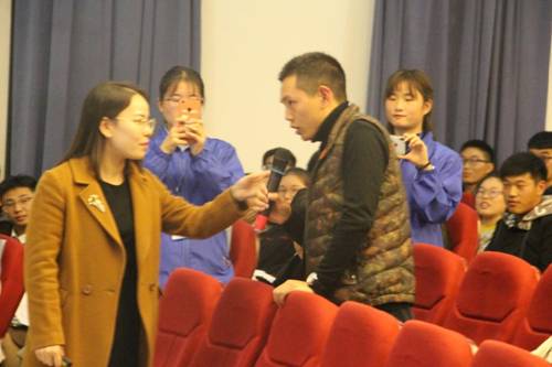 http://xsc.hamc.edu.cn/__local/0/5A/3B/C2141953972D9FF6800E8F95D9B_B29B75BE_12C15.jpg